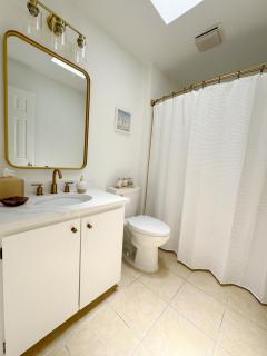 Modern Home Near Beach & City Dog Friendly - 4