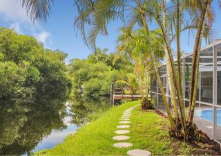 NO EXTRA FEES! Heated pool, Rods, BBQ, Fire Pite, 8 PAX, 2BR, 3BA - 2