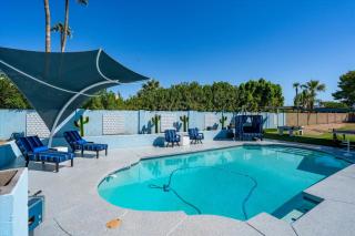 Private Heated Pool Putt Putt Ping Pong Foosball - 0