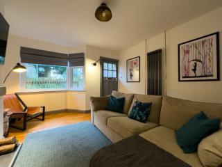 Coastal Lakes Mews Cottage - 1