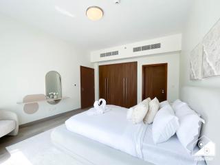 Luxurious 1BR with Balcony & Premium Stay in Downtown - 8