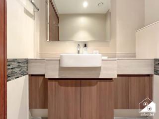 Luxurious 1BR with Balcony & Premium Stay in Downtown - 5