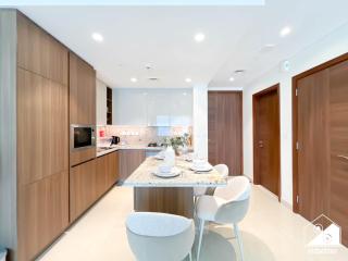 Luxurious 1BR with Balcony & Premium Stay in Downtown - 2