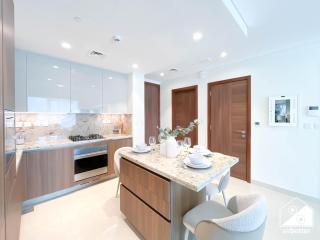 Luxurious 1BR with Balcony & Premium Stay in Downtown - 3