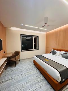 Hotel Mumbai House Pithampur - 2