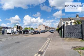 Rockman Residences 12 bedroom house - 24 beds - 4 bathrooms - 4 Kitchens - Van Parking - CONTRACTOR HUB - 3