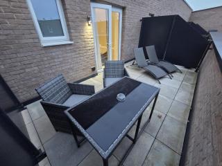 Luxurious 3 Bed & 3 Bath Hatfield House with Balcony View & Terrace Garden - 9