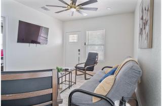 Comfy and Happy Stays Near Riverwalk and Downtown - 3