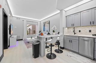 Cozy 1BR Kitchen Pool Top Location - 9