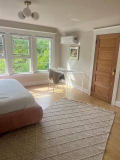 BIG Parisian Apartment, NE PDX-Historic Irvington - 0