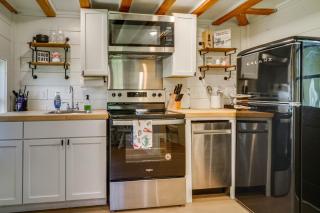 Cozy Couple’s Retreat w/ Porch on Bayou Teche! - 2
