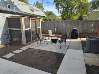 Spacious 3-Bedroom Townhome in Lincolns Historic District - 4