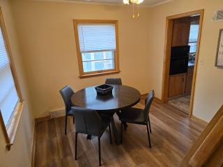 Spacious 3-Bedroom Townhome in Lincolns Historic District - 3