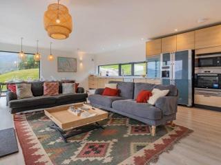 Stunning loch view home sleeping 8 - 8