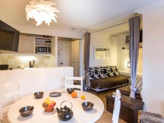 Appartement rénové, au calme, avec balcon, Wifi gratuit, proche commerces, navettes et pistes - FR-1-346-363 - 4
