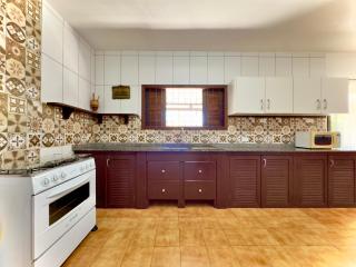 Casa Completa em Penha a poucos passos da PRAIA com Wi Fi TV e Cozinha Equipada Churrasqueira Privativa Ares condicionados Perfeito para Férias em Família Reserve agora mesmo! - 8