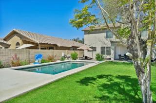 Desert Oasis with Pool & Pool Table Full Kitchen - 6