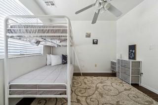 Desert Oasis with Pool & Pool Table Full Kitchen - 5