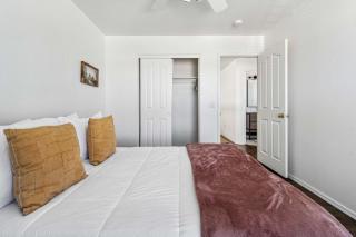 Desert Oasis with Pool & Pool Table Full Kitchen - 4