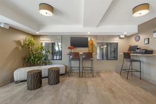 Best Western Plus Anaheim Inn - 7