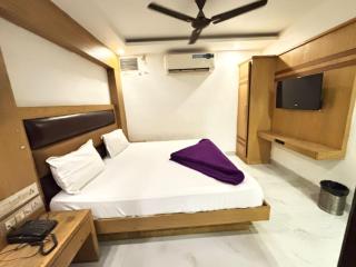 Hotel Vintage- 5 Mint Walk from New Delhi Railway station or Metro Station - 5