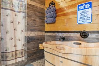 3 King Bed Mountaintop Cabin Close To Dolly With Hot Tub - 9