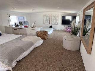Tiny house/Firefly/Pool/Playground/Live Music - 2