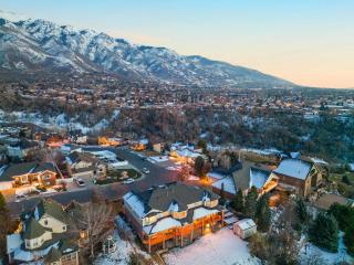 Mountain View Mansion - 3