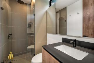 Morph 201 - High ceilings & modern apt/BBQ - 2