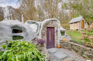 Less Than 6 Mi to Arlington Whimsical Stone Abode! - 9