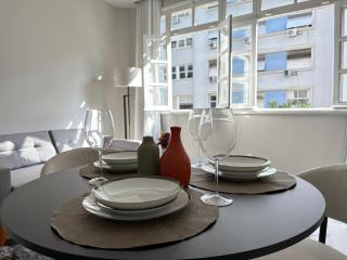 Avenida Atlântica right in front of the beach - 7