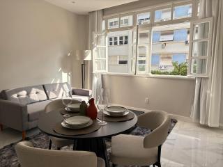 Avenida Atlântica right in front of the beach - 9