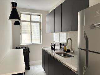 Avenida Atlântica right in front of the beach - 6