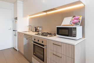 CBD Skyview Apt at Light Square with Parking - 5