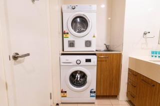 CBD Skyview Apt at Light Square with Parking - 2