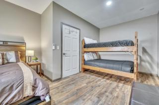 Redmore Lakefront Retreat on East Lake Okoboji - 3