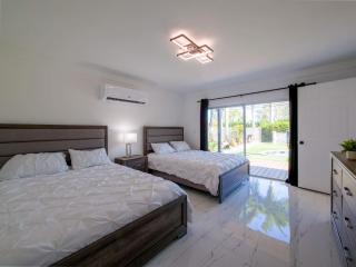 Luxury Hollywood Oasis - 3