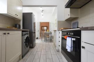 Bloomfield Haven - 2 BR wGarden - North End - 8