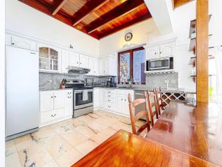 Villa Leones Breathtaking Views and Authentic Charm - 9