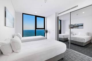 Incredible Views in 2b Luxury Home in Meriton - 9