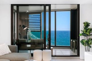 Incredible Views in 2b Luxury Home in Meriton - 6