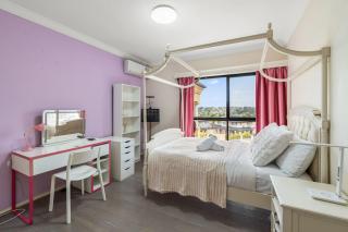 Luxe Villa Spacious Family Home with Pool and Patio - 5