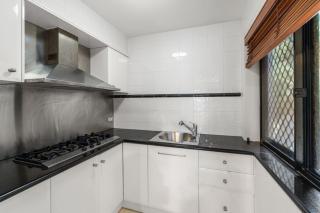 Luxe Villa Spacious Family Home with Pool and Patio - 1