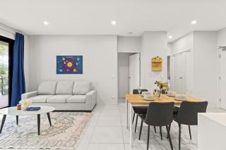 Modern Retreat two Ensuite Bedrooms and Walk to Shops - 9