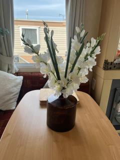 2 Bedroom Caravan - Sleeps 6 - Parking Seaside - 1