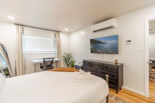 Designer Living Pet-Friendly UNR 2BR 1BA - 4