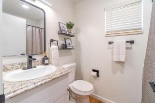 Designer Living Pet-Friendly UNR 2BR 1BA - 1