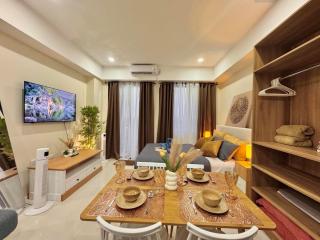 Luxe Bed Free Wi-Fi Netflix Pool Gym Near Airport and Mactan Newtown - 0