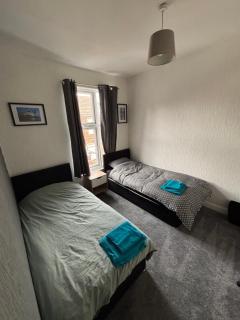 Cosy 2-Bed Home with 5G Wi-FI - 2