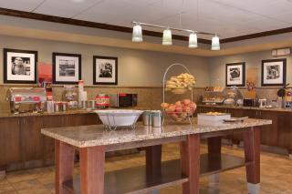 Hampton Inn and Suites - Lincoln Northeast - 8